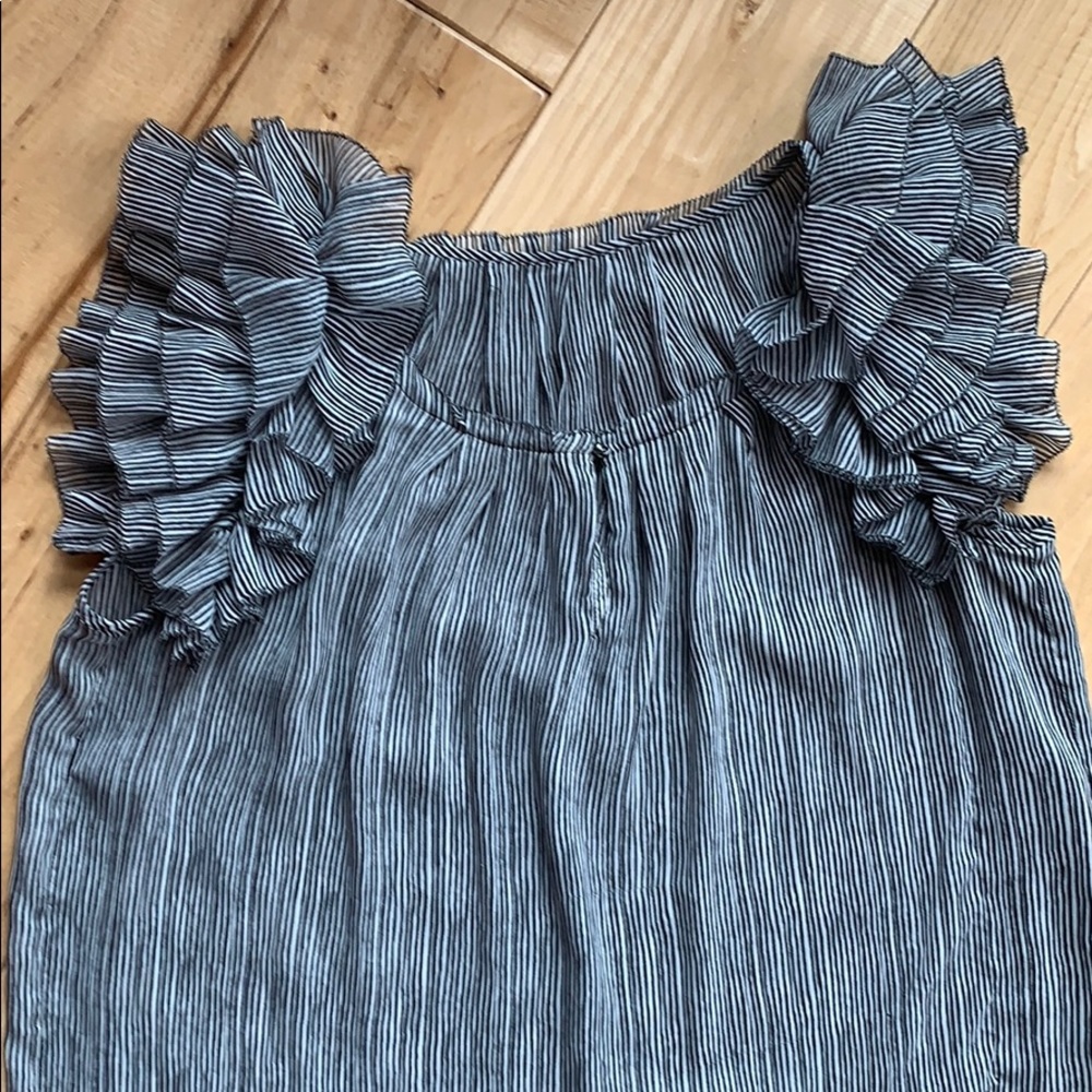 Sleeveless ruffled shouldered striped blouse - Picture 3 of 6
